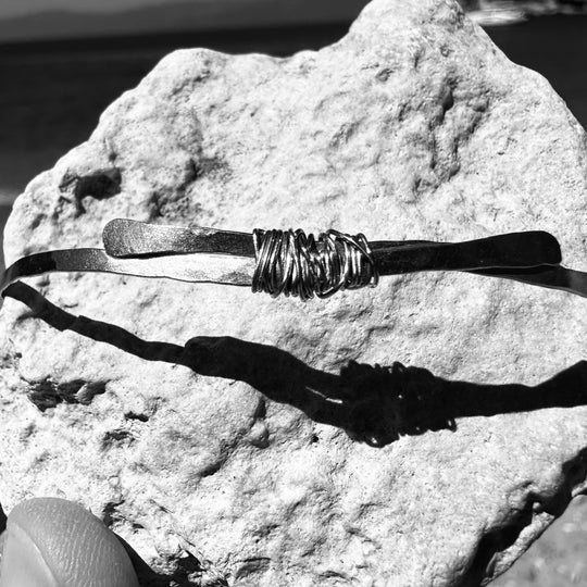 Thalassa hammered bangle