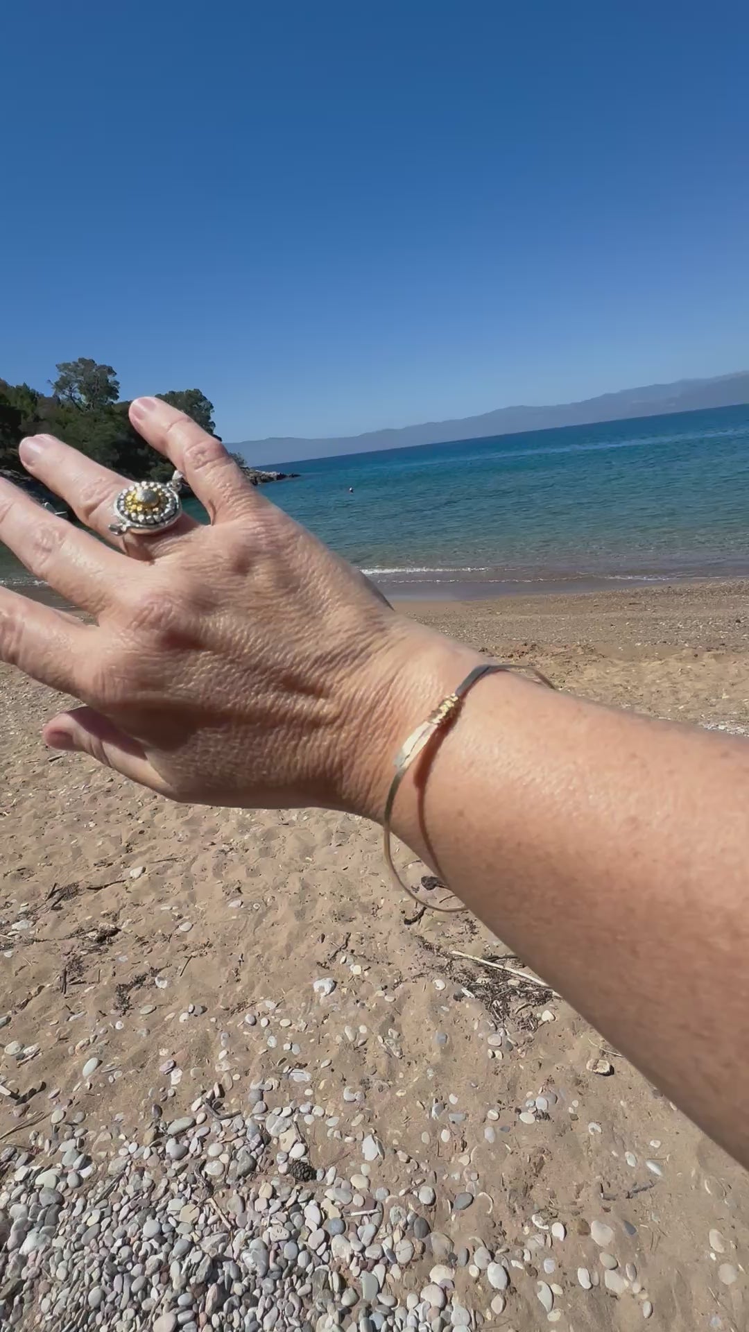 Thalassa hammered bangle