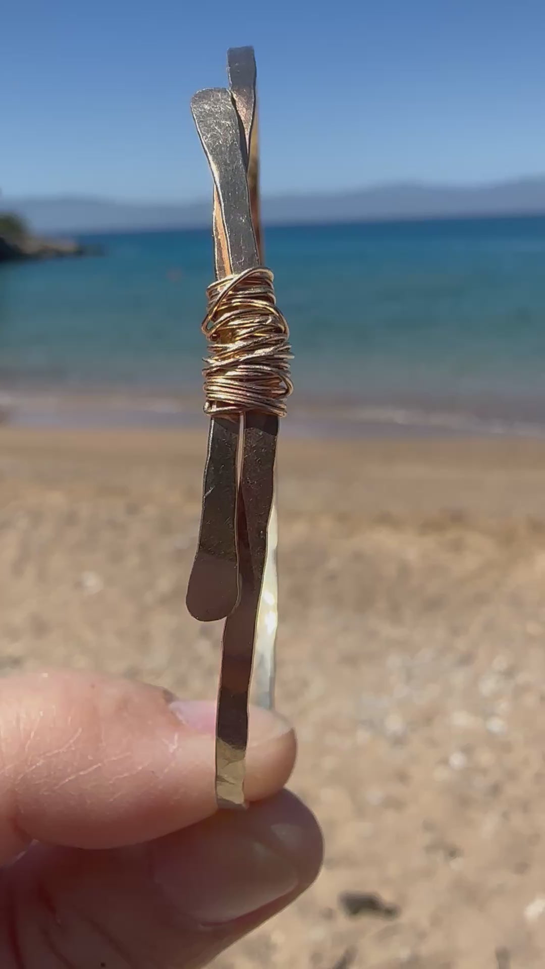 Thalassa hammered bangle
