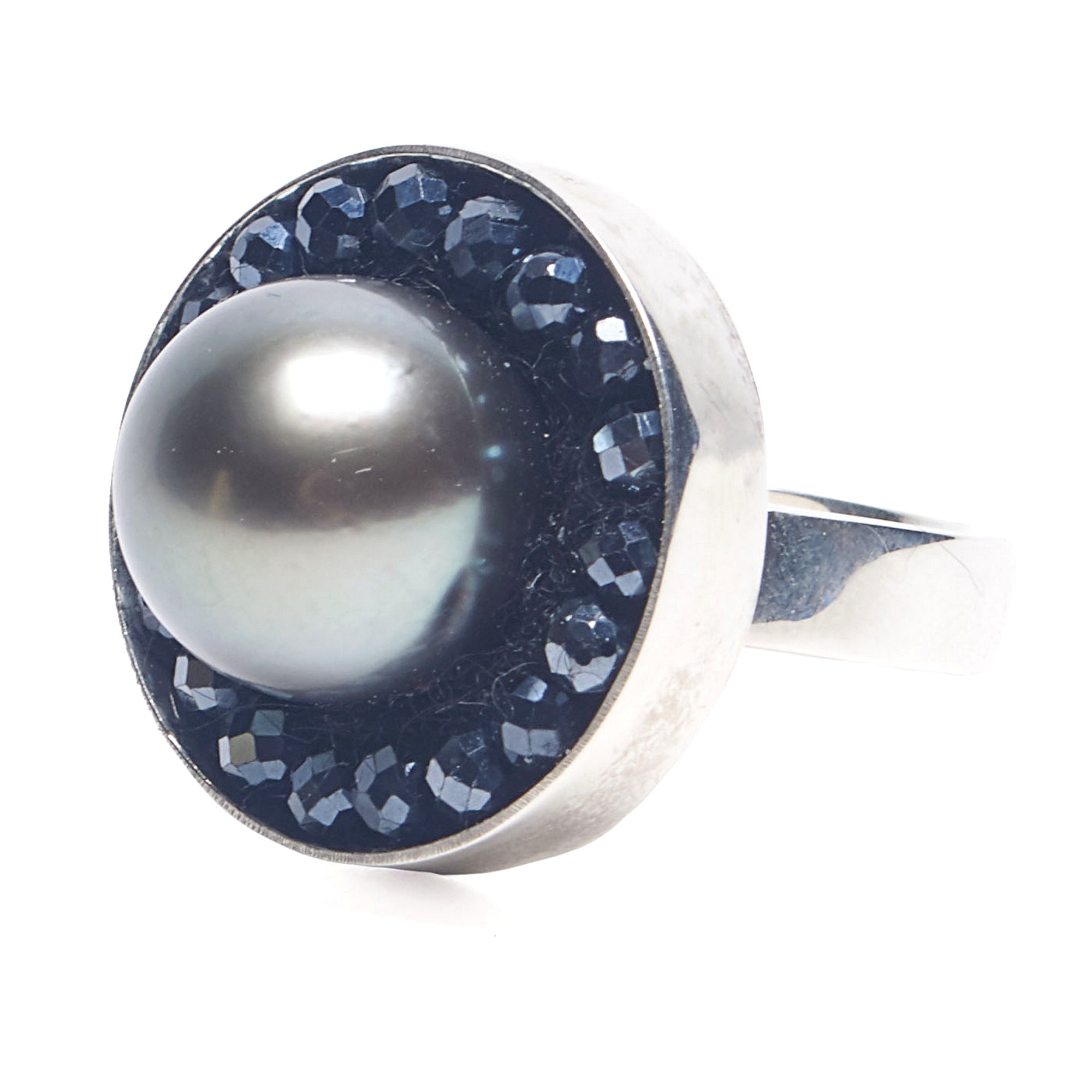 Arzouman Luxe Black South Sea Pearl surrounded by Black Sapphire