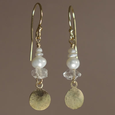 Sweet Aphrodite gold and pearl earring