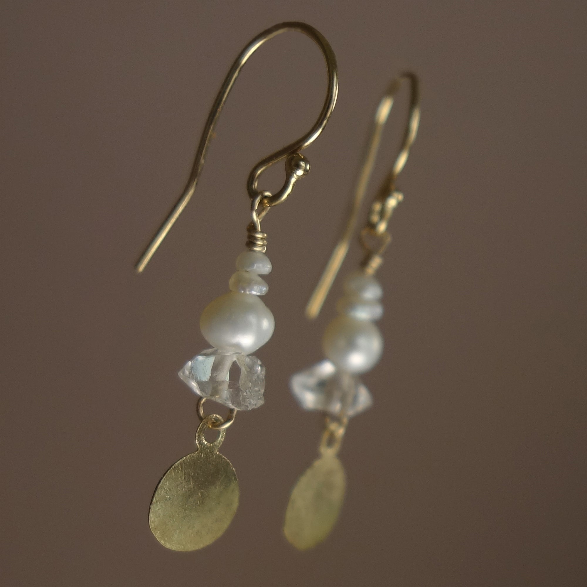 Sweet Aphrodite gold and pearl earring
