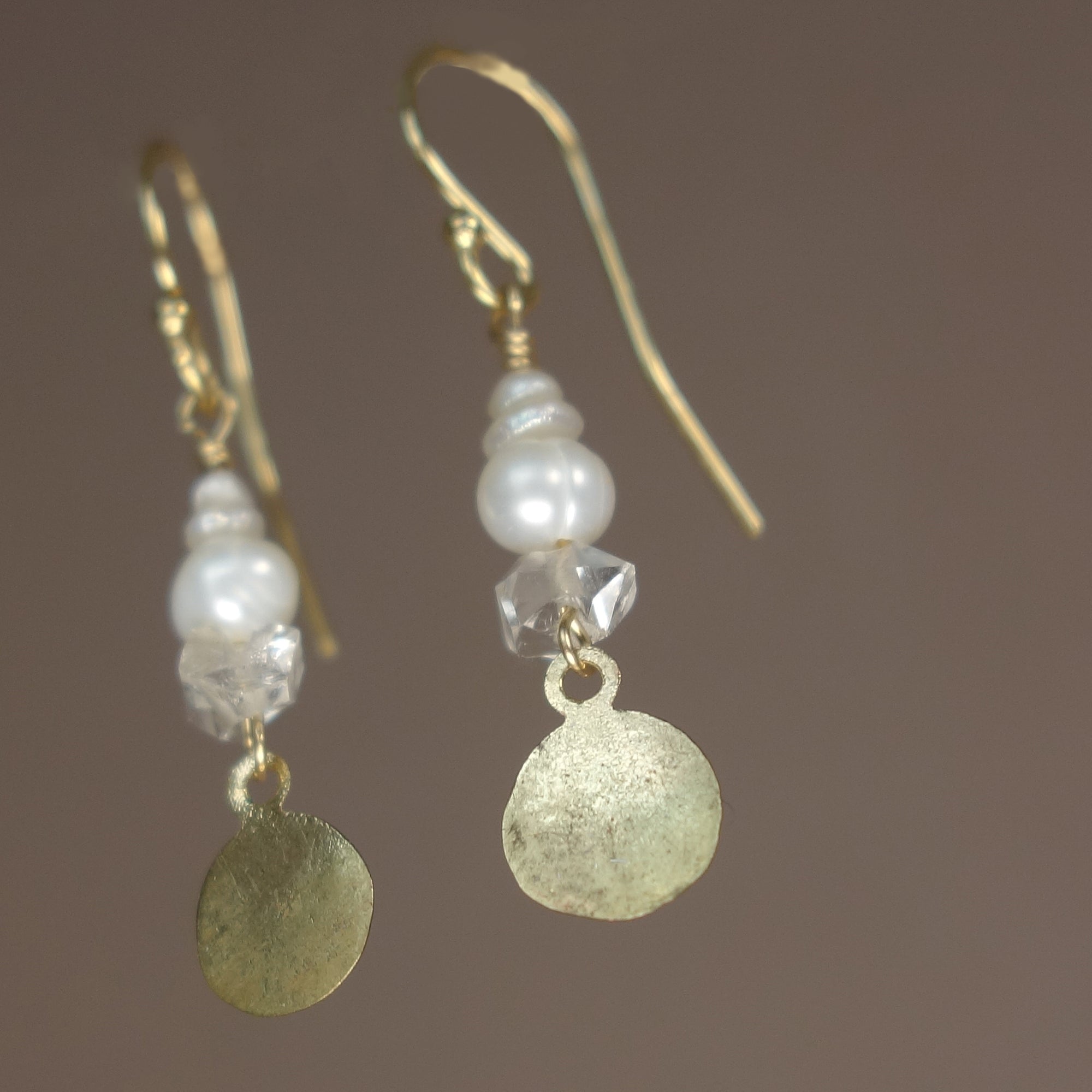 Sweet Aphrodite gold and pearl earring