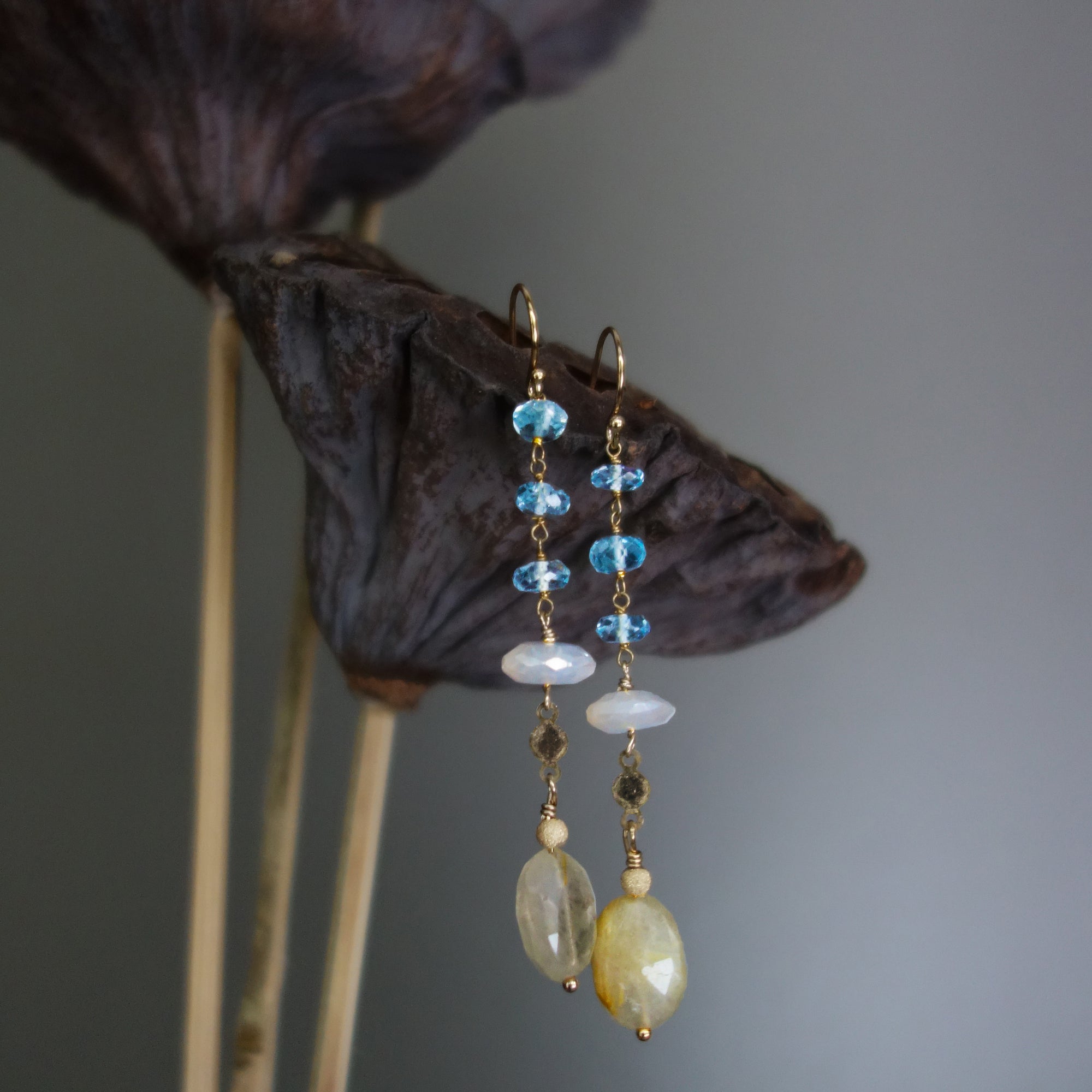 Golden Grace earring (blue topaz and gold)