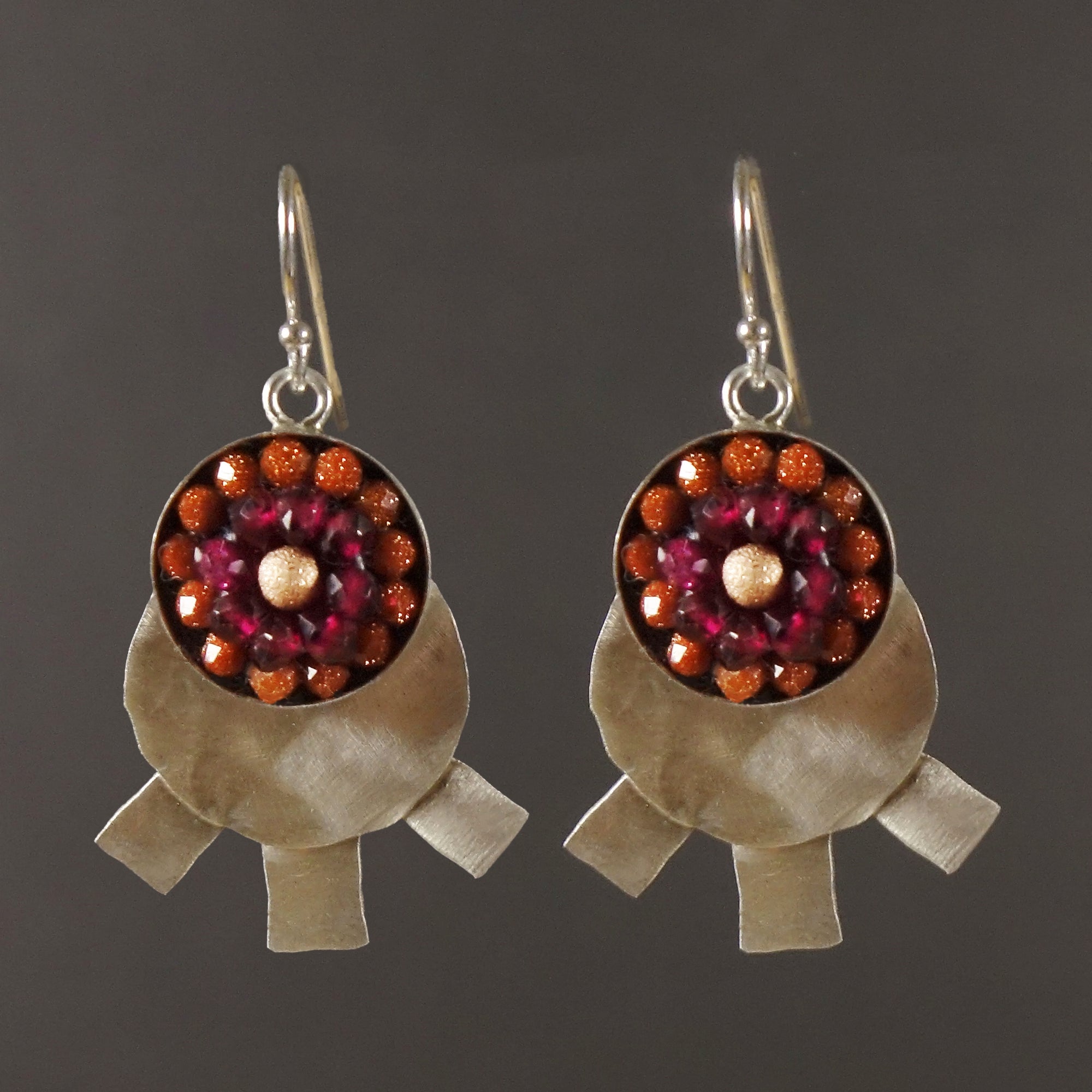 El tiempo pasa: faceted sunstone/garnet mosaic earring