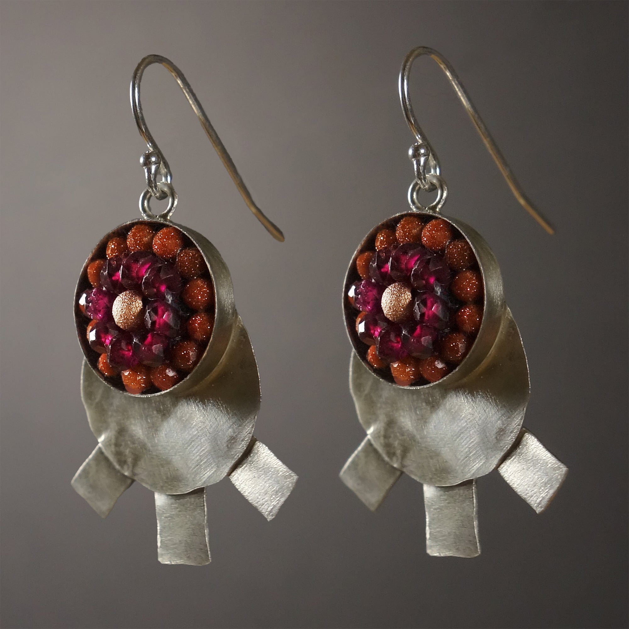El tiempo pasa: faceted sunstone/garnet mosaic earring
