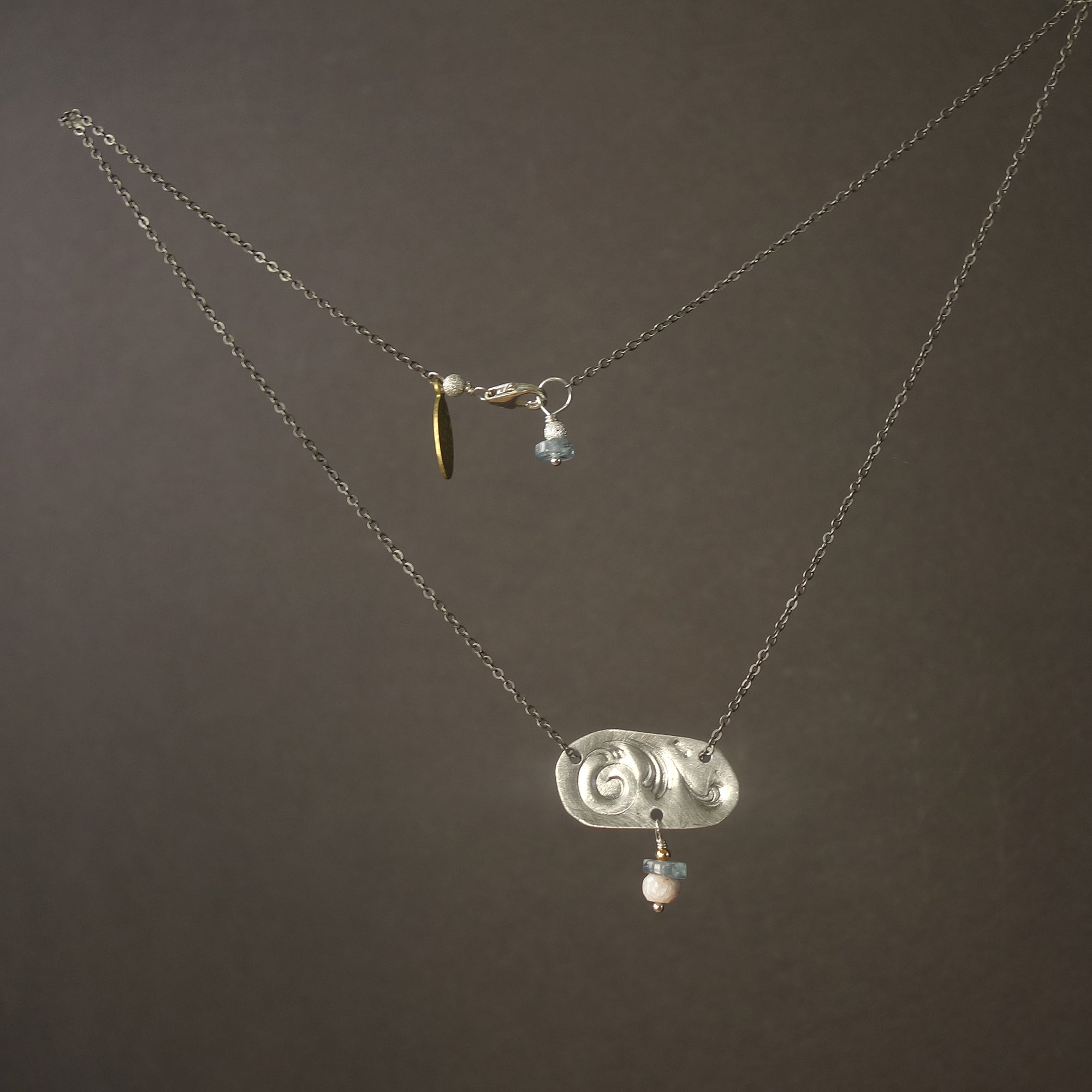 Carpe Diem: hammered silver and kyanite necklace (Wanderlust Paris)