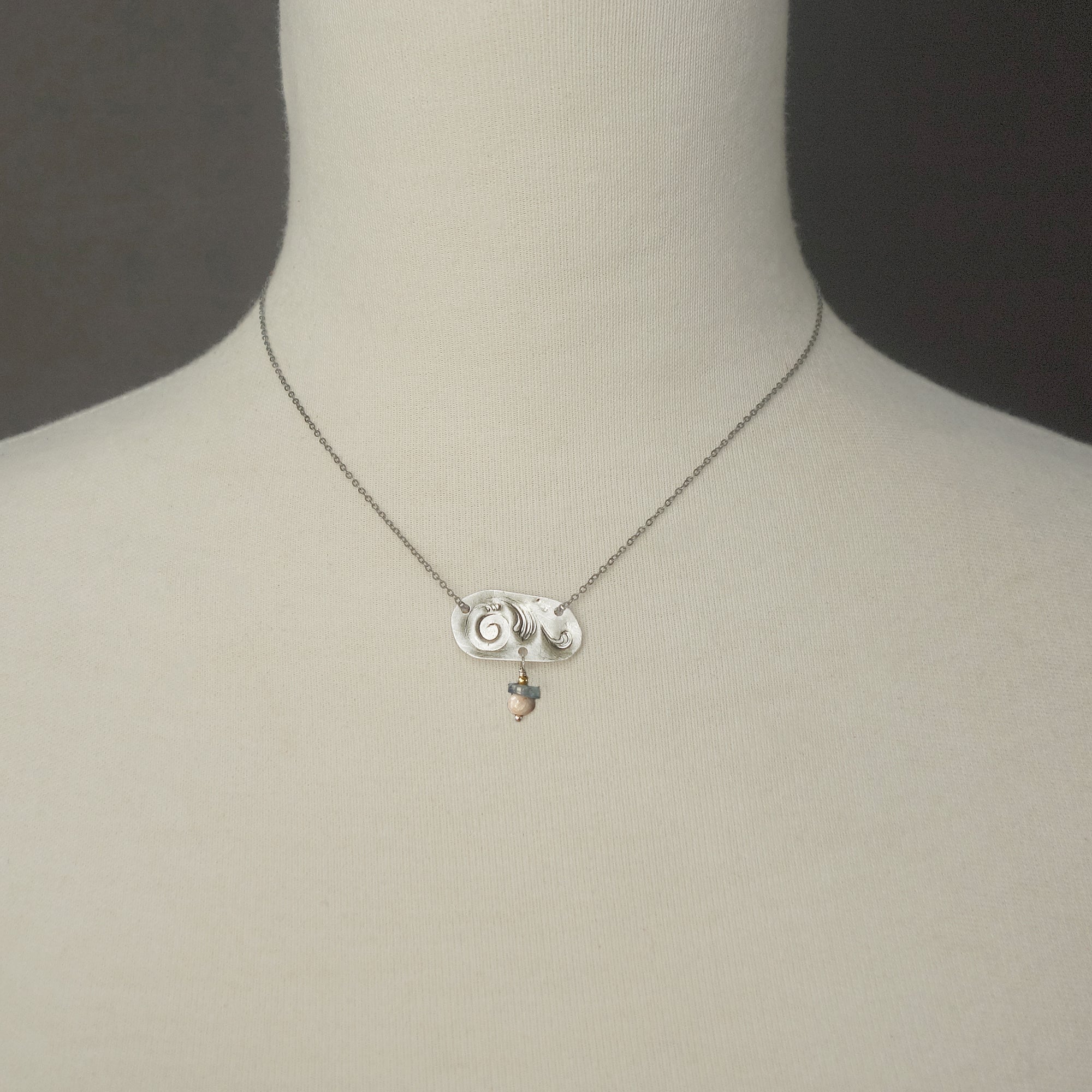 Carpe Diem: hammered silver and kyanite necklace (Wanderlust Paris)