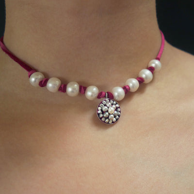 Under the Serious Moonlight pearl mosaic necklace/bracelet