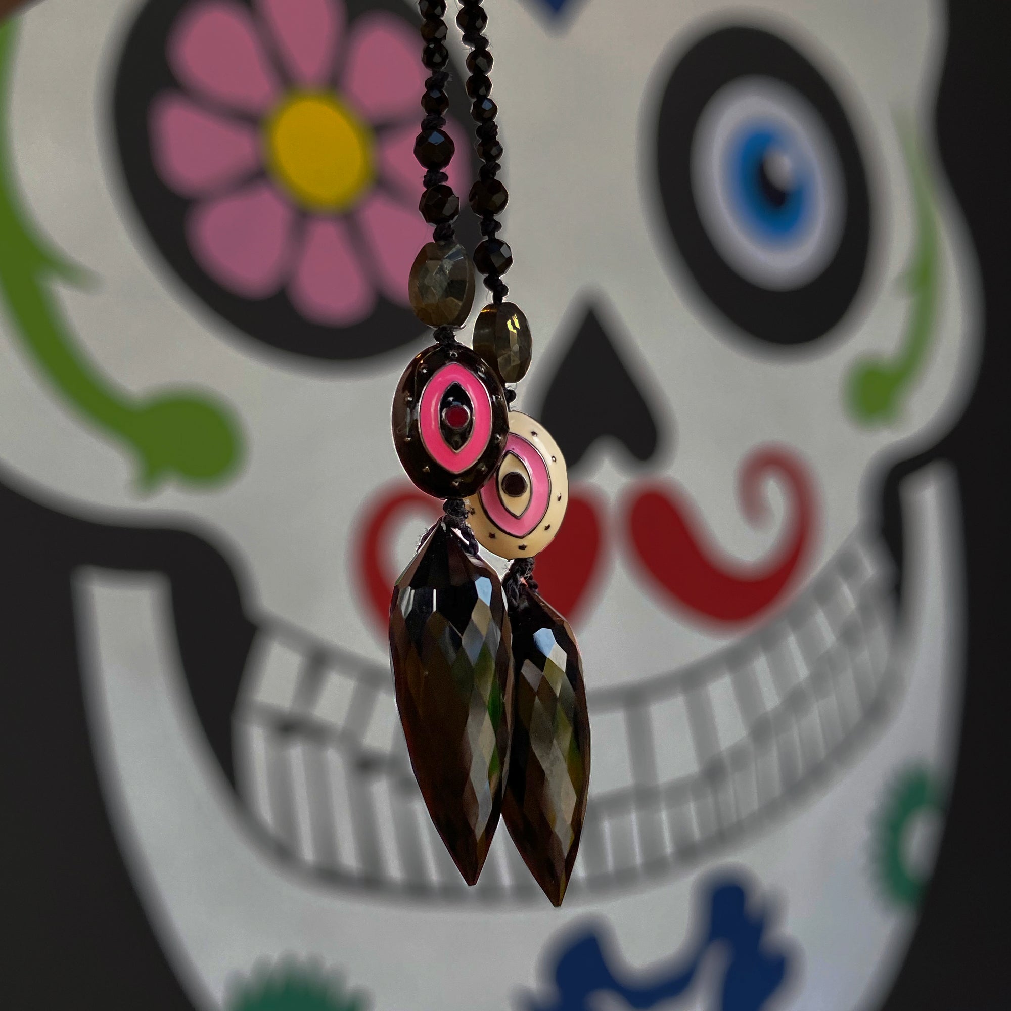 Ojos Preciosos Black Sapphire earring