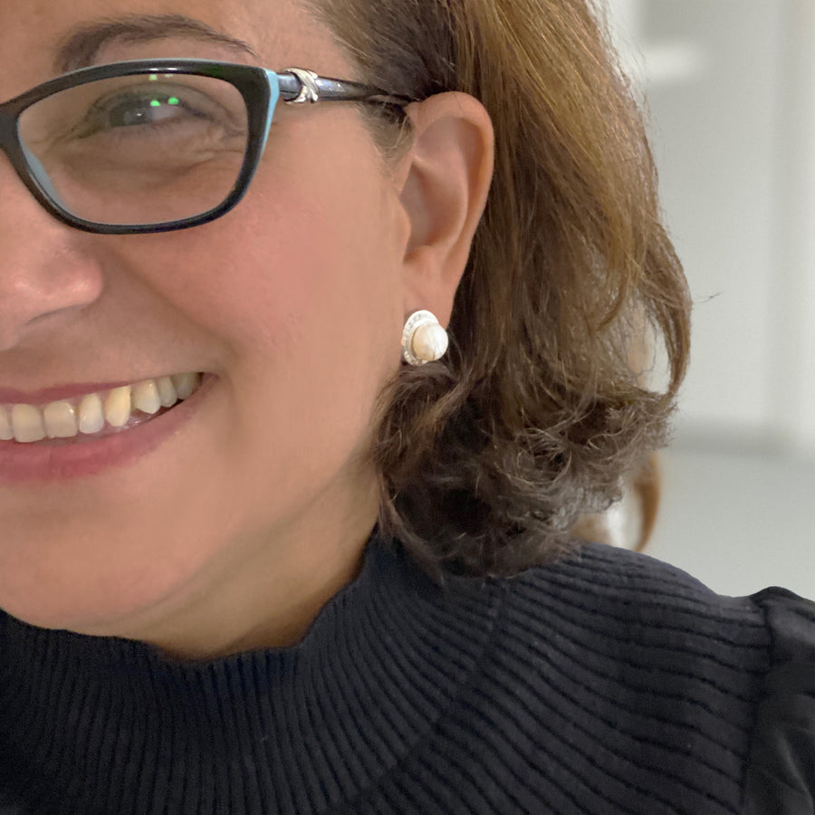 The Gal with the Pearl (and Diamond) Earring