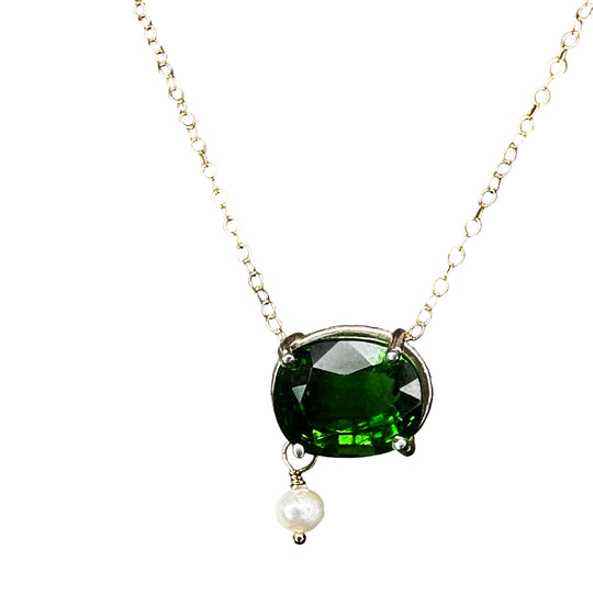 She Dazzled Them at the Moulin Rouge: tsavorite and pearl necklace
