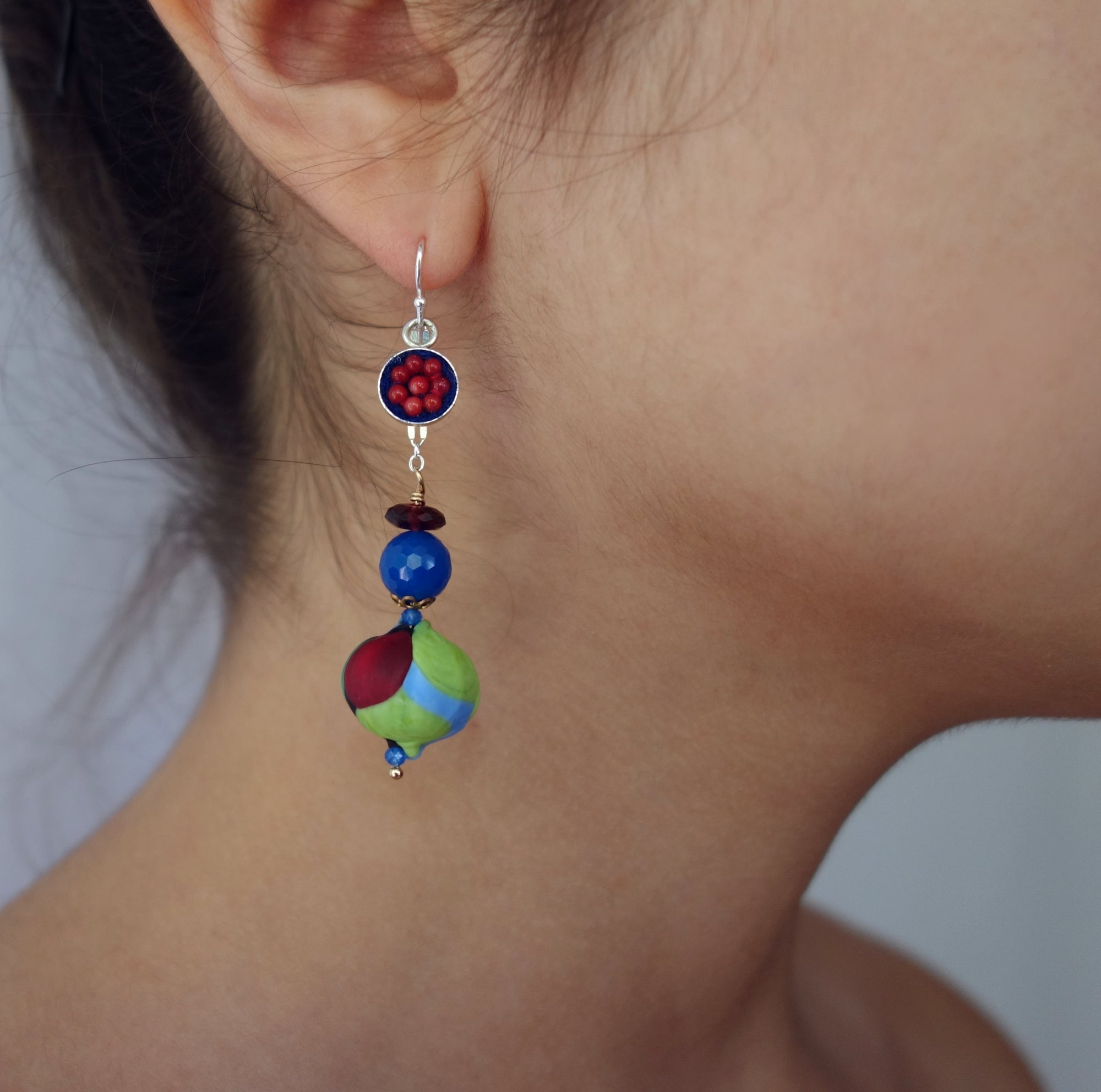 Wanderlust Murano glass earring with coral and lapis mosaic (Murano)