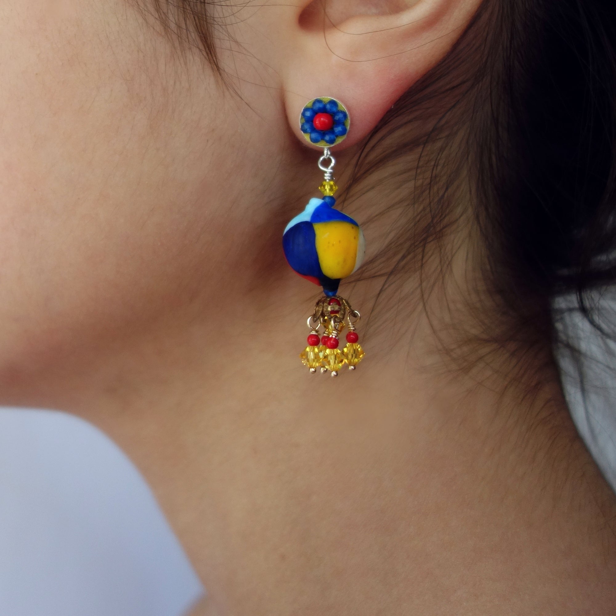 Wanderlust Murano glass earring with coral and lapis mosaic (Murano)