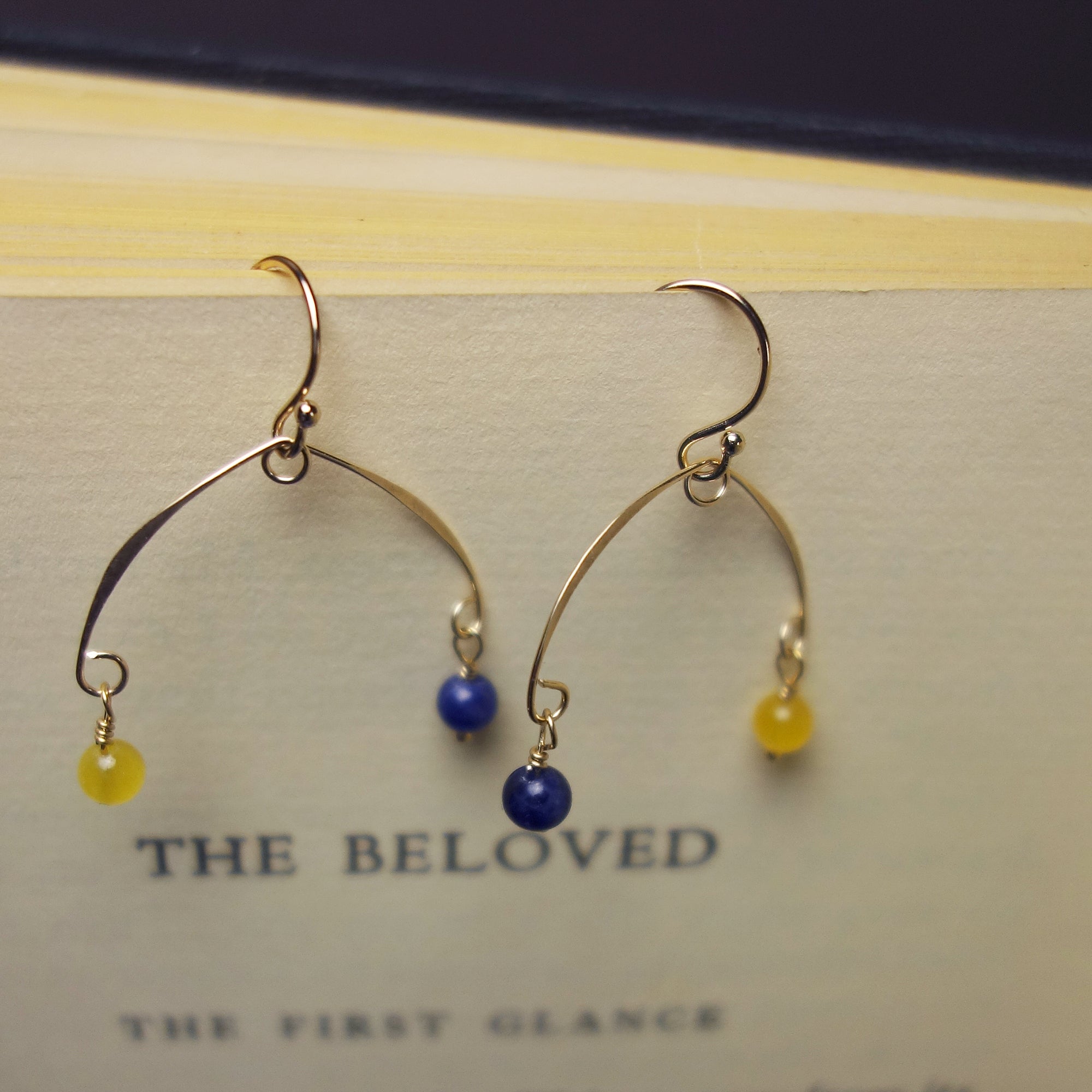 Hammered gold/silver earring, you choose your school colors (gemstones)