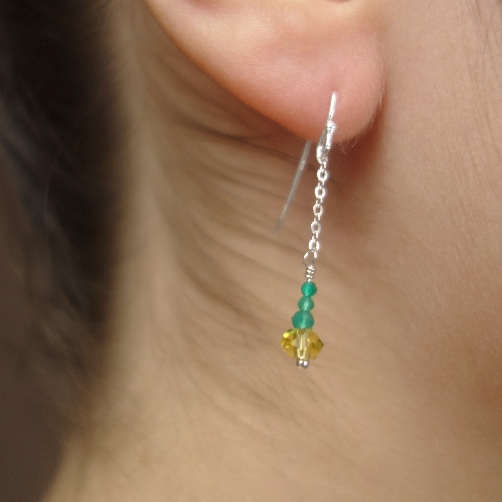 Chain earring in your school colors (gemstones)