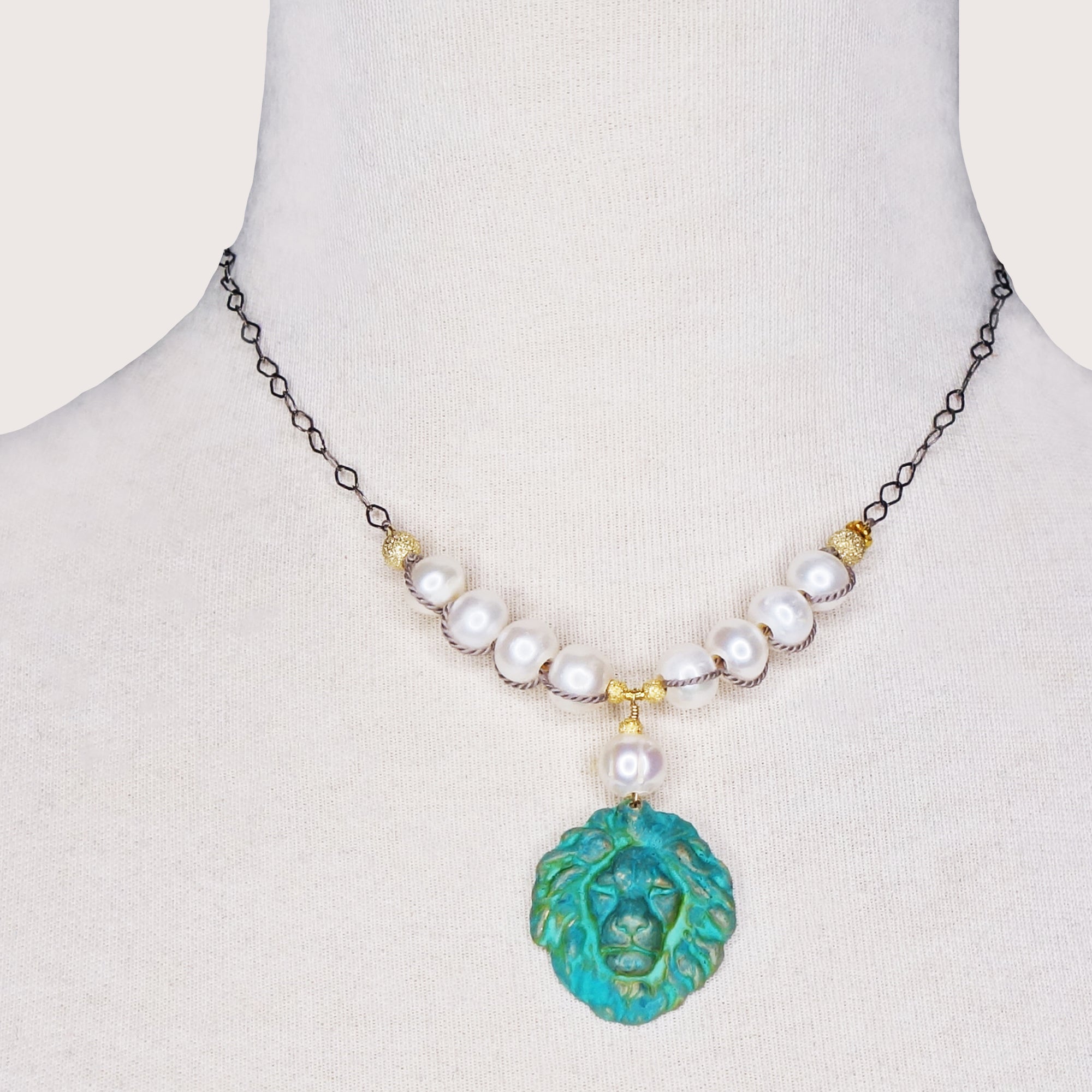 Ode to the Art Institute: pearl and gold necklace